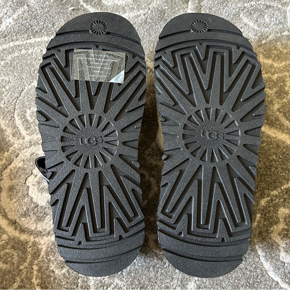 Ugg Cream and Black Disco Slide Platform Sandals - Picture 4 of 6